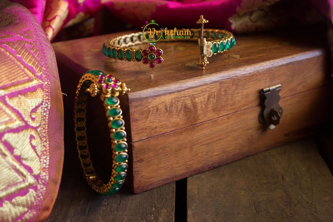 Simple Openable Flower Center Green Bangles - A pair-G616