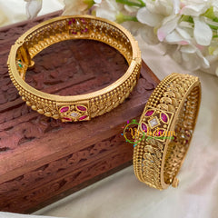 Premium AD Stone Bridal Bangle-Screw Type- G3162